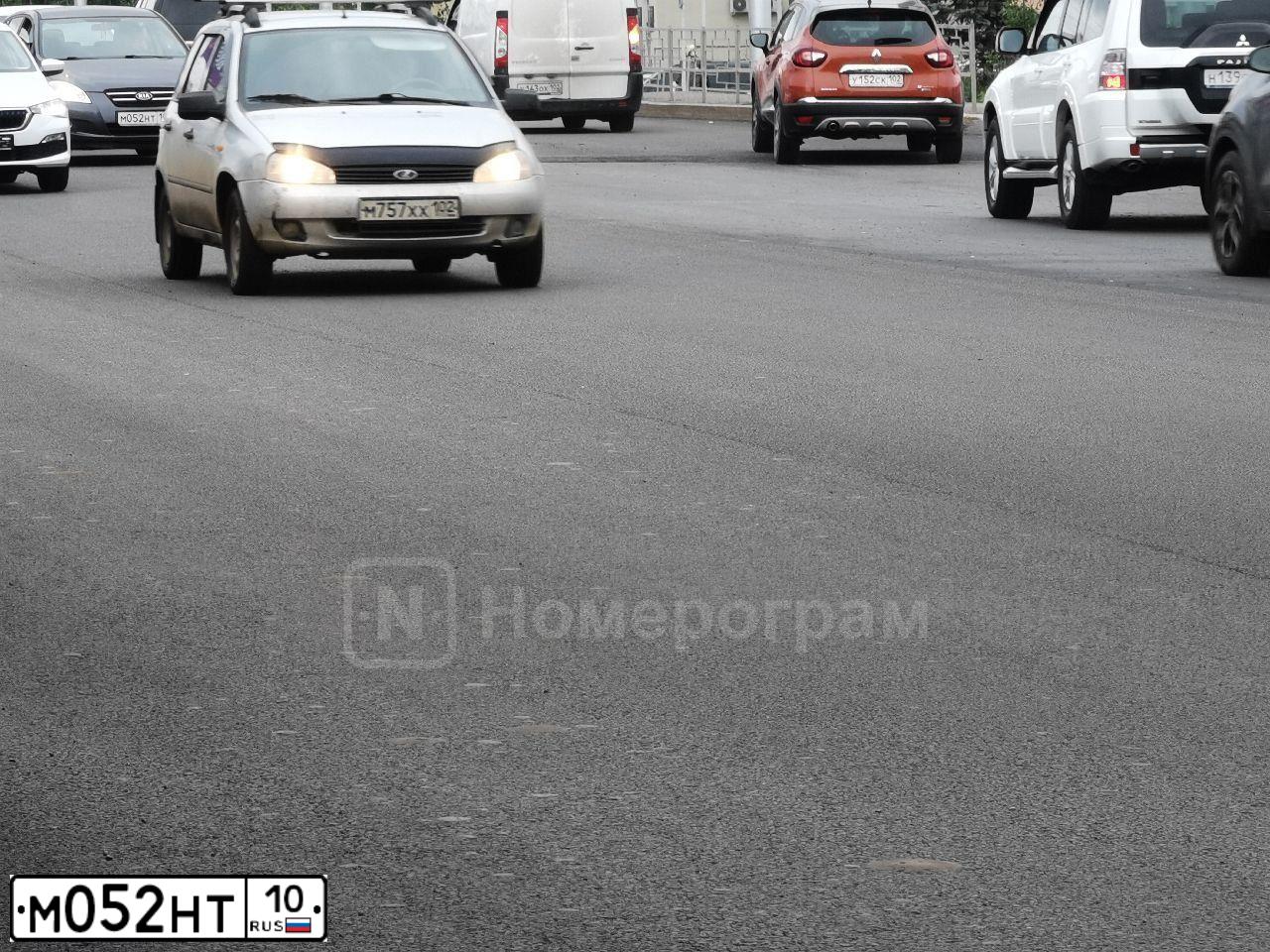 Фото автомобиля FORD FOCUS, 2008 — госномер М052НТ10. Цвет: ФИОЛЕТОВЫЙ