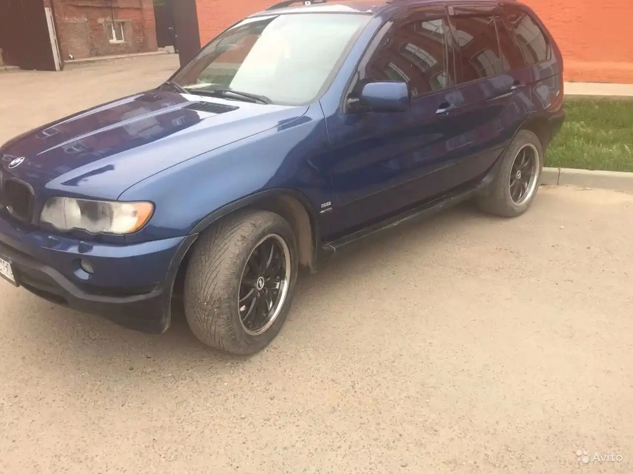 Фото автомобиля BMW X5, 2002 — госномер О537МА761. Цвет: синий