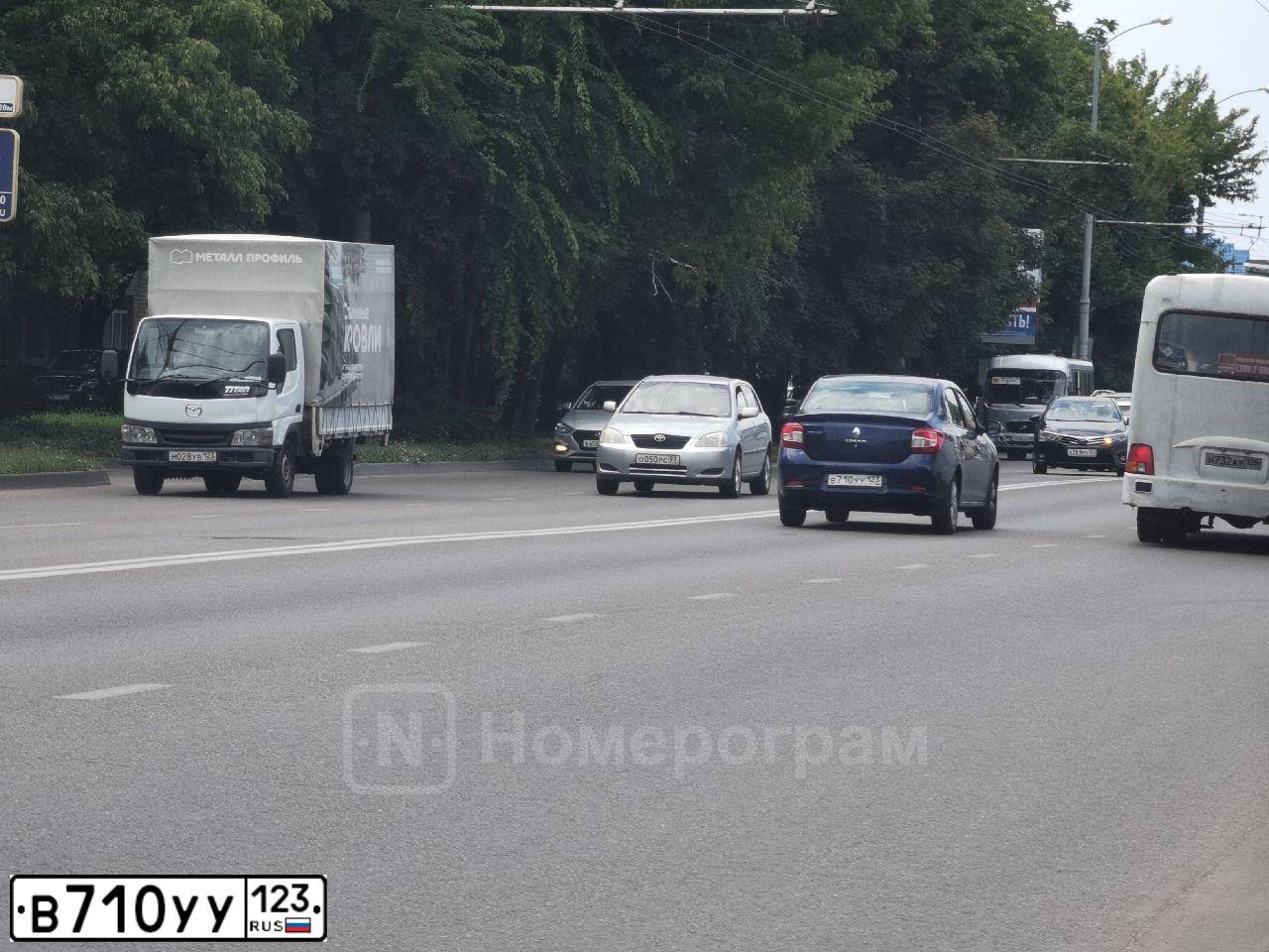 Фото автомобиля RENAULT LOGAN, 2018 — госномер В710УУ123. Цвет: СИНИЙ