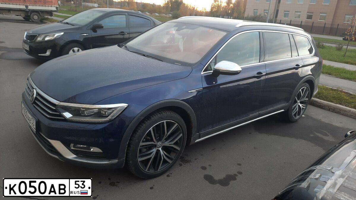 Фото автомобиля VOLKSWAGEN PASSAT, 2017 — госномер Н900РТ193. Цвет: синий