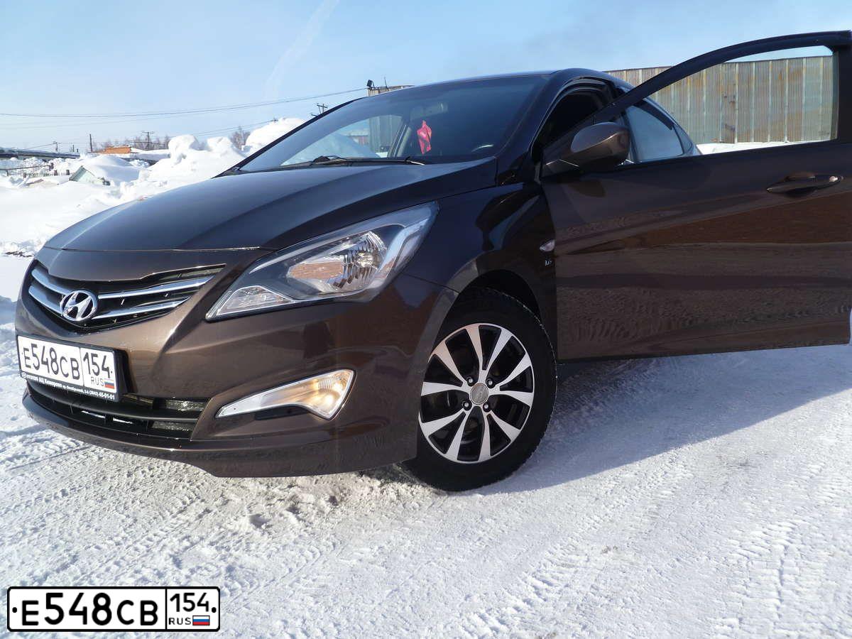 Фото автомобиля HYUNDAI SOLARIS, 2014 — госномер Е548СВ154. Цвет: Коричневый