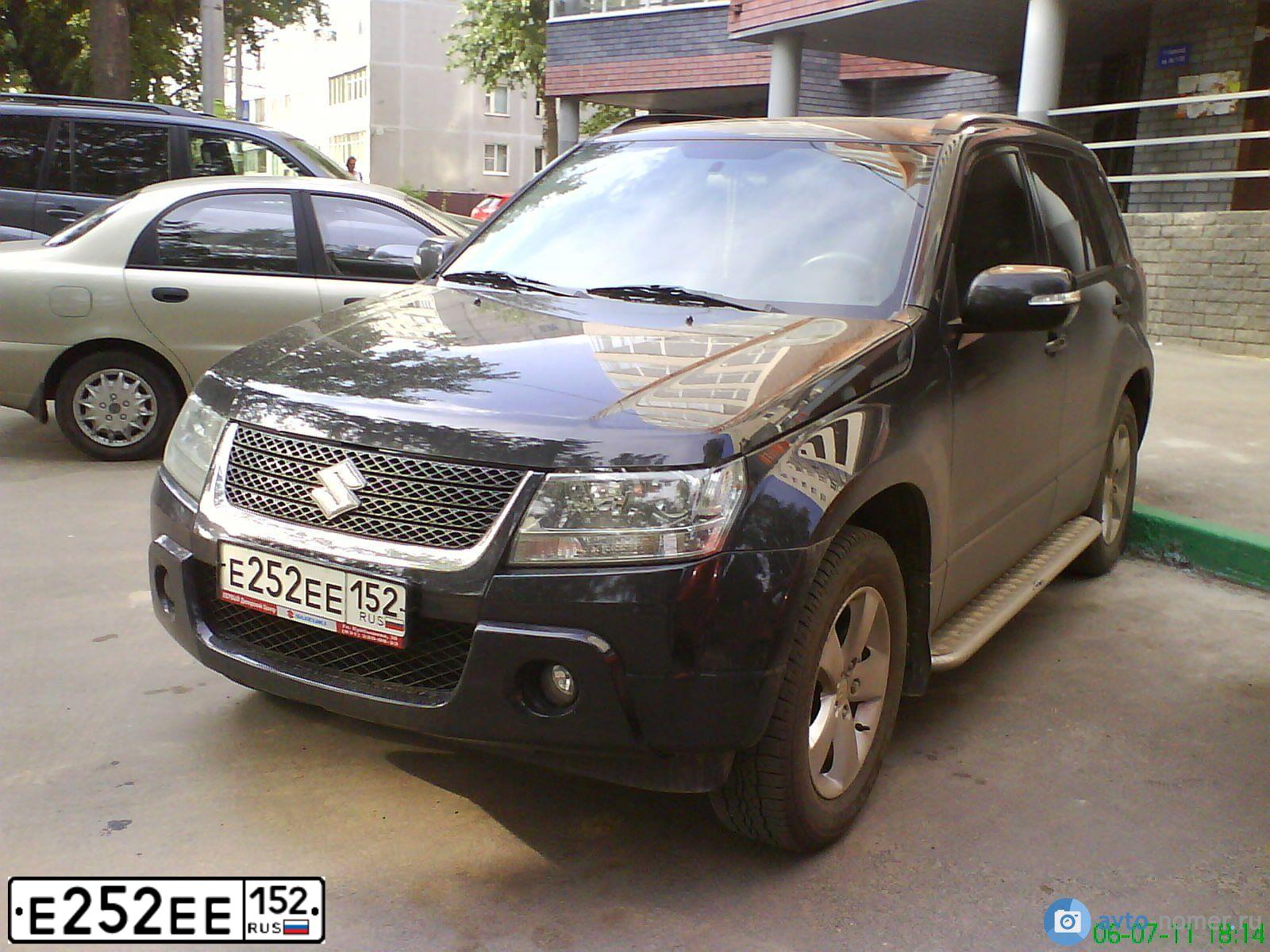 Фото автомобиля SUZUKI /GRAND/ VITARA, 2010 — госномер Е252ЕЕ152. Цвет: ЧЕРНЫЙ