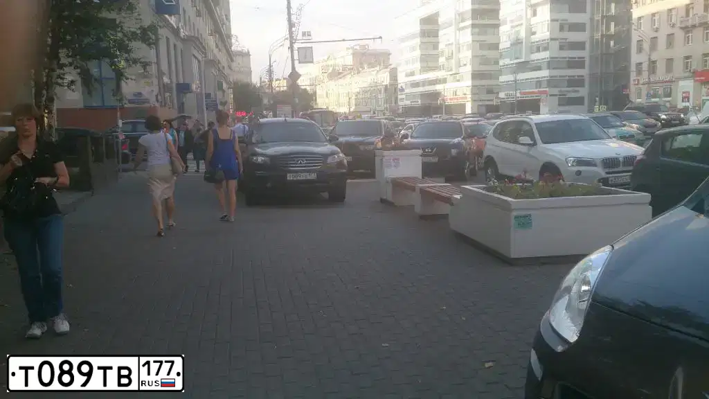 Фото автомобиля INFINITI QX70 /FX/, 2007 — госномер Т089ТВ177. Цвет: ЧЕРНЫЙ
