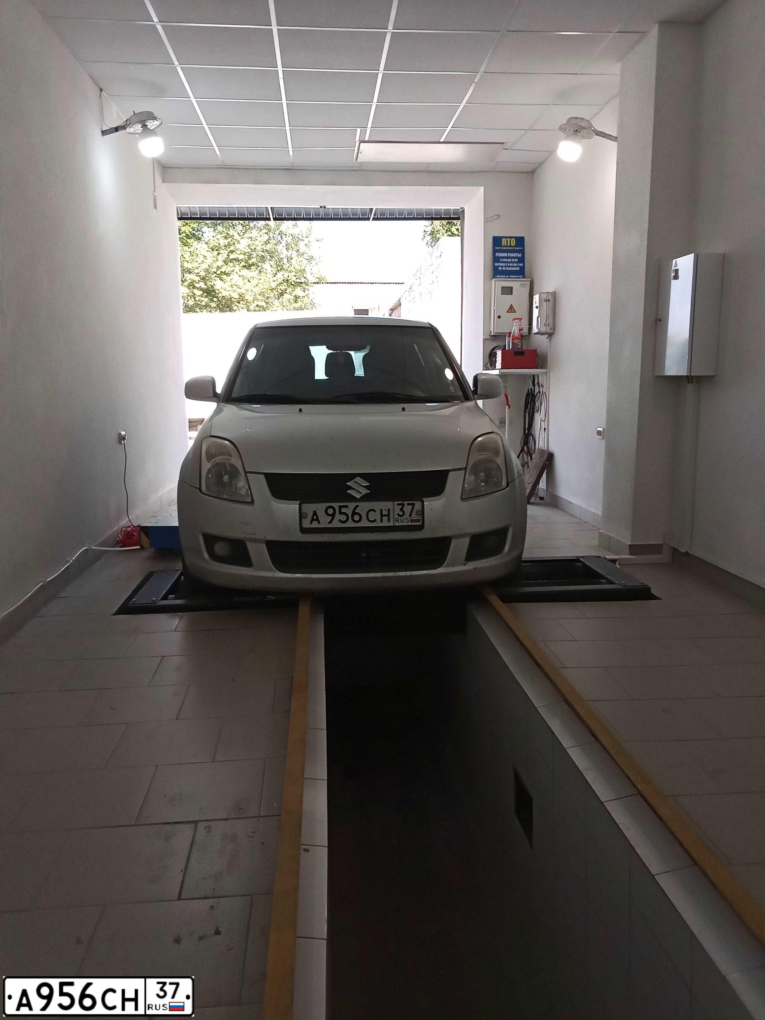 Фото автомобиля SUZUKI SWIFT, 2007 — госномер М540НУ82. Цвет: СЕРЕБРИСТЫЙ