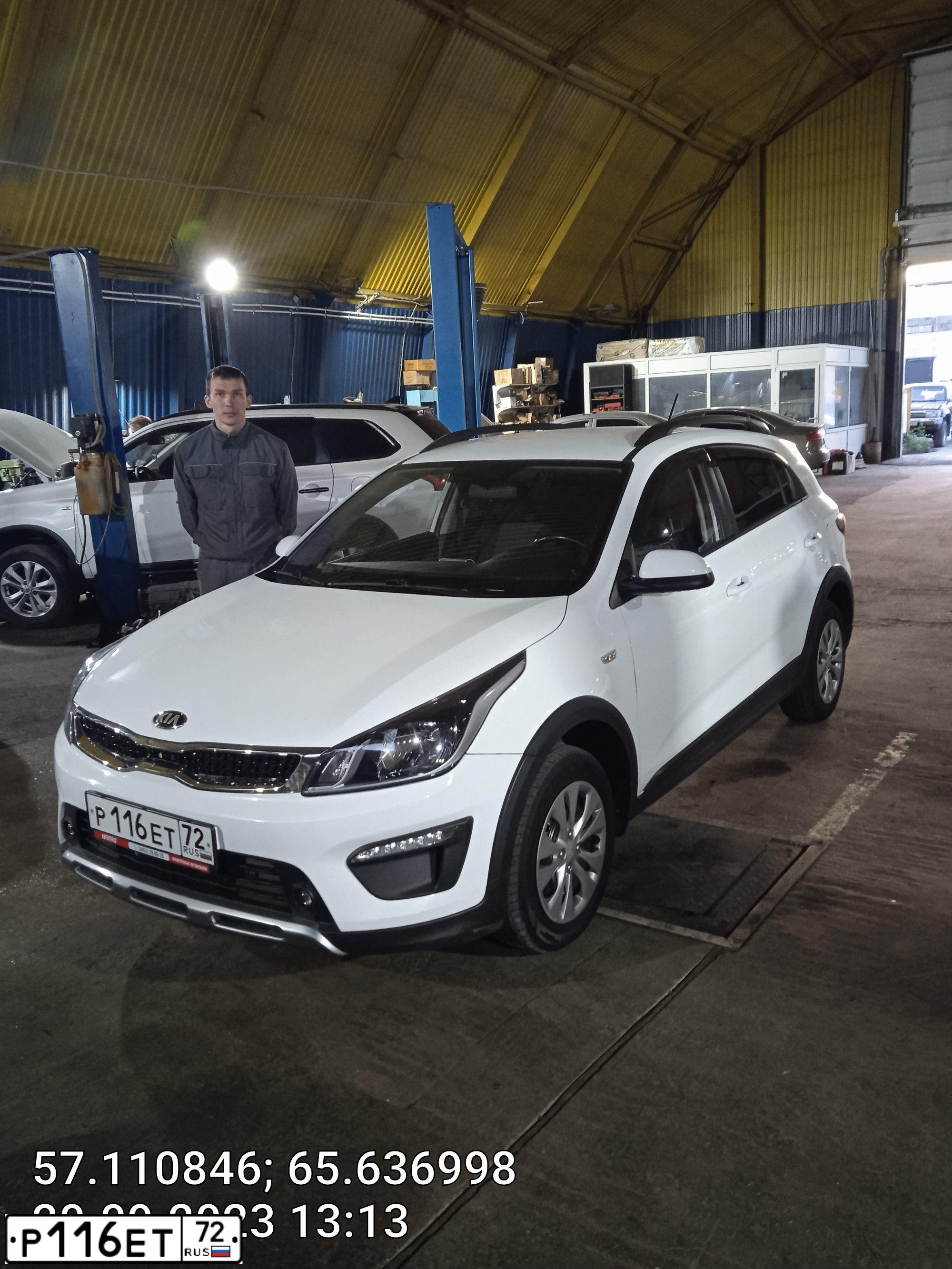Фото автомобиля KIA RIO, 2019 — госномер Х124НЕ45. Цвет: Белый