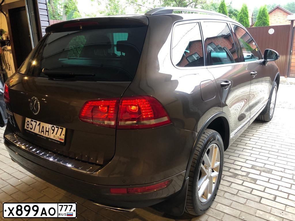 Фото автомобиля SKODA SUPERB, 2011 — госномер М985ЕУ750. Цвет: КОРИЧНЕВЫЙ ТЕМНЫЙ