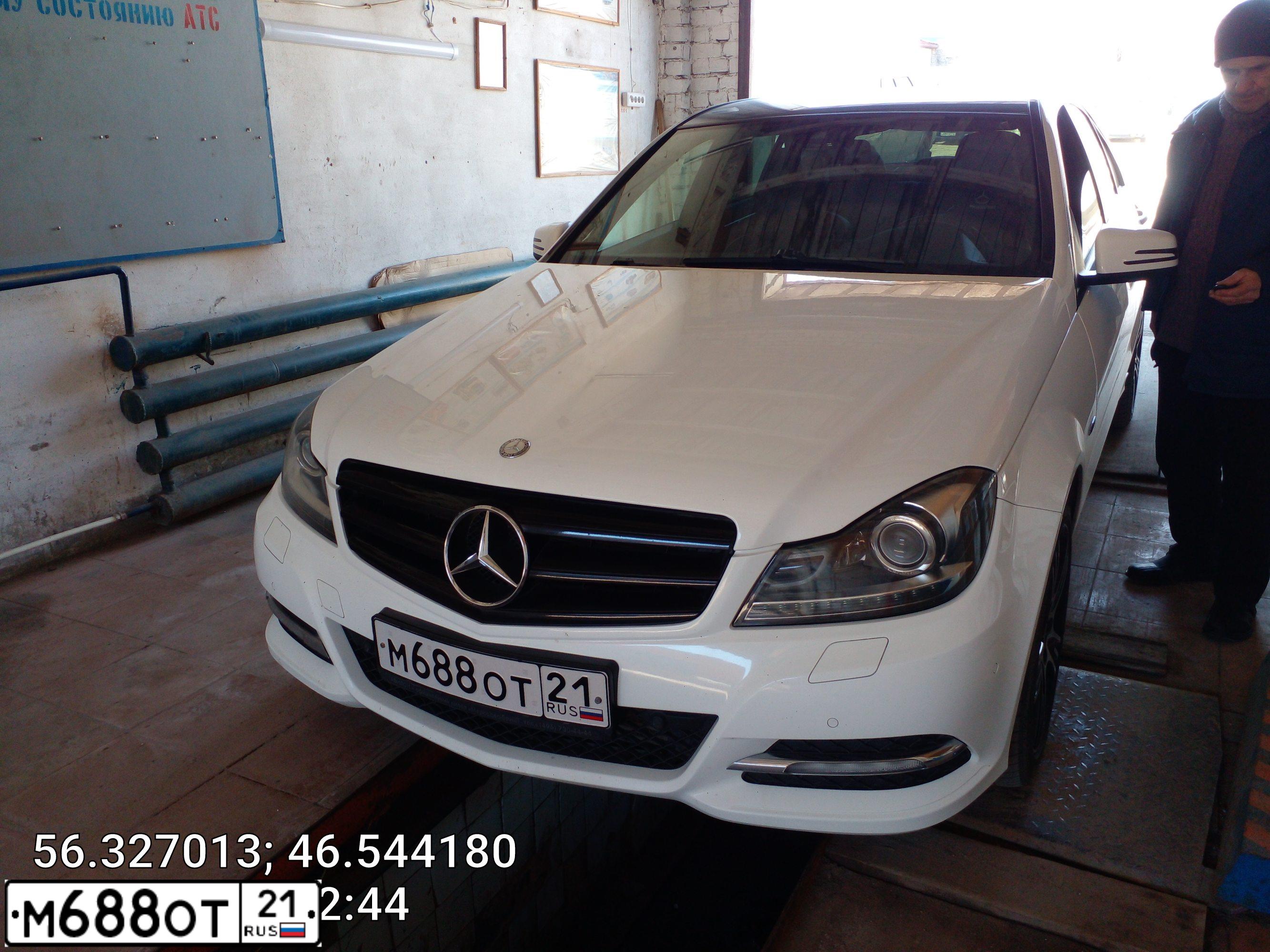 Фото автомобиля MERCEDES C-KLASSE, 2013 — госномер Н685ЕУ21. Цвет: Белый