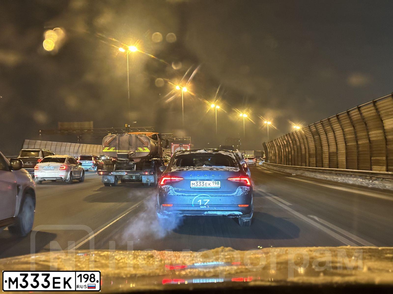 Фото автомобиля SKODA OCTAVIA, 2021 — госномер М333ЕК198. Цвет: ТЕМНО-СЕРЫЙ