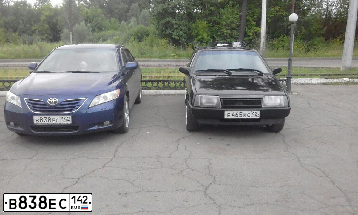 Фото автомобиля TOYOTA CAMRY, 2008 — госномер Е444ХС42. Цвет: ТЕМНО-СИНИЙ