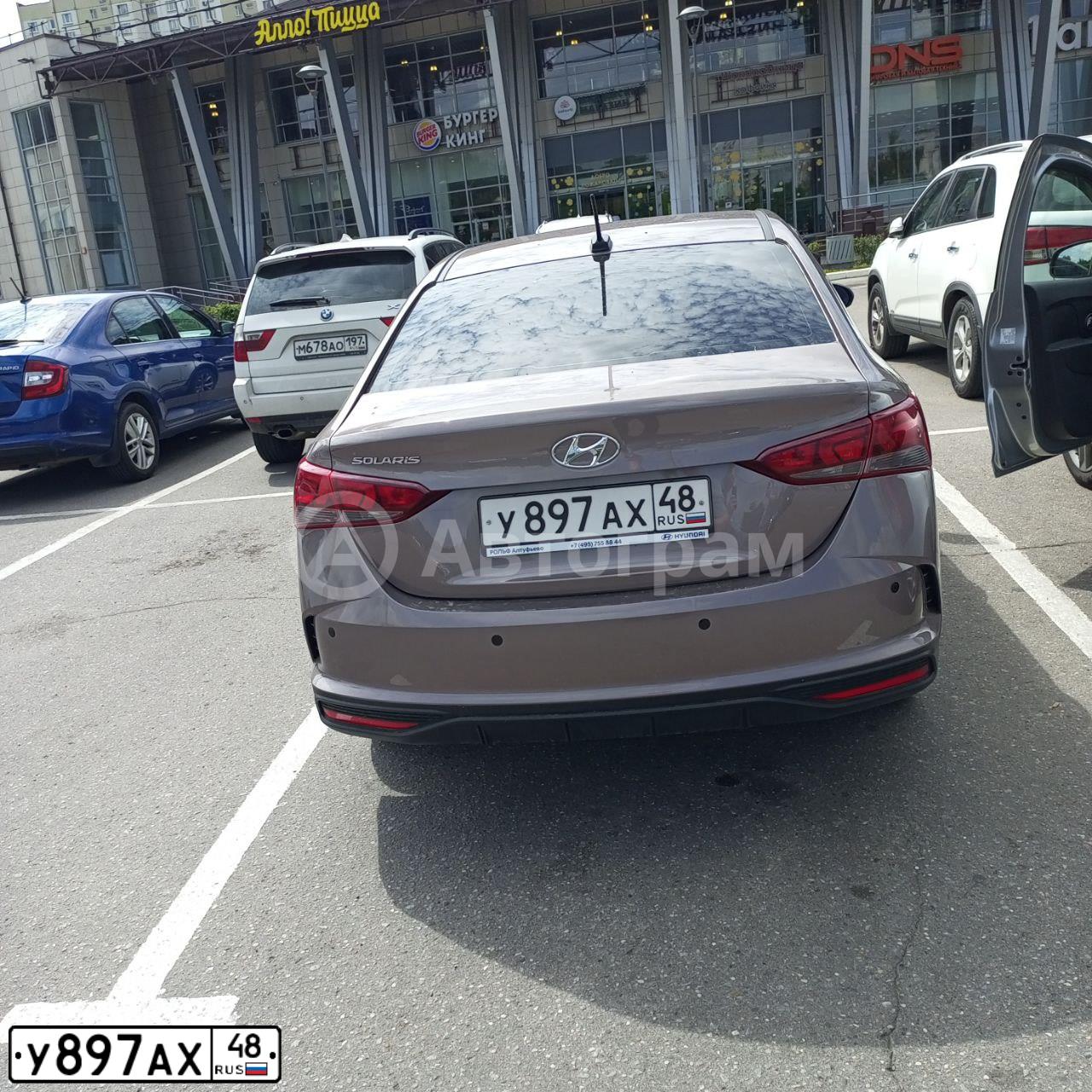 Фото автомобиля HYUNDAI SOLARIS, 2020 — госномер У897АХ48. Цвет: Коричневый