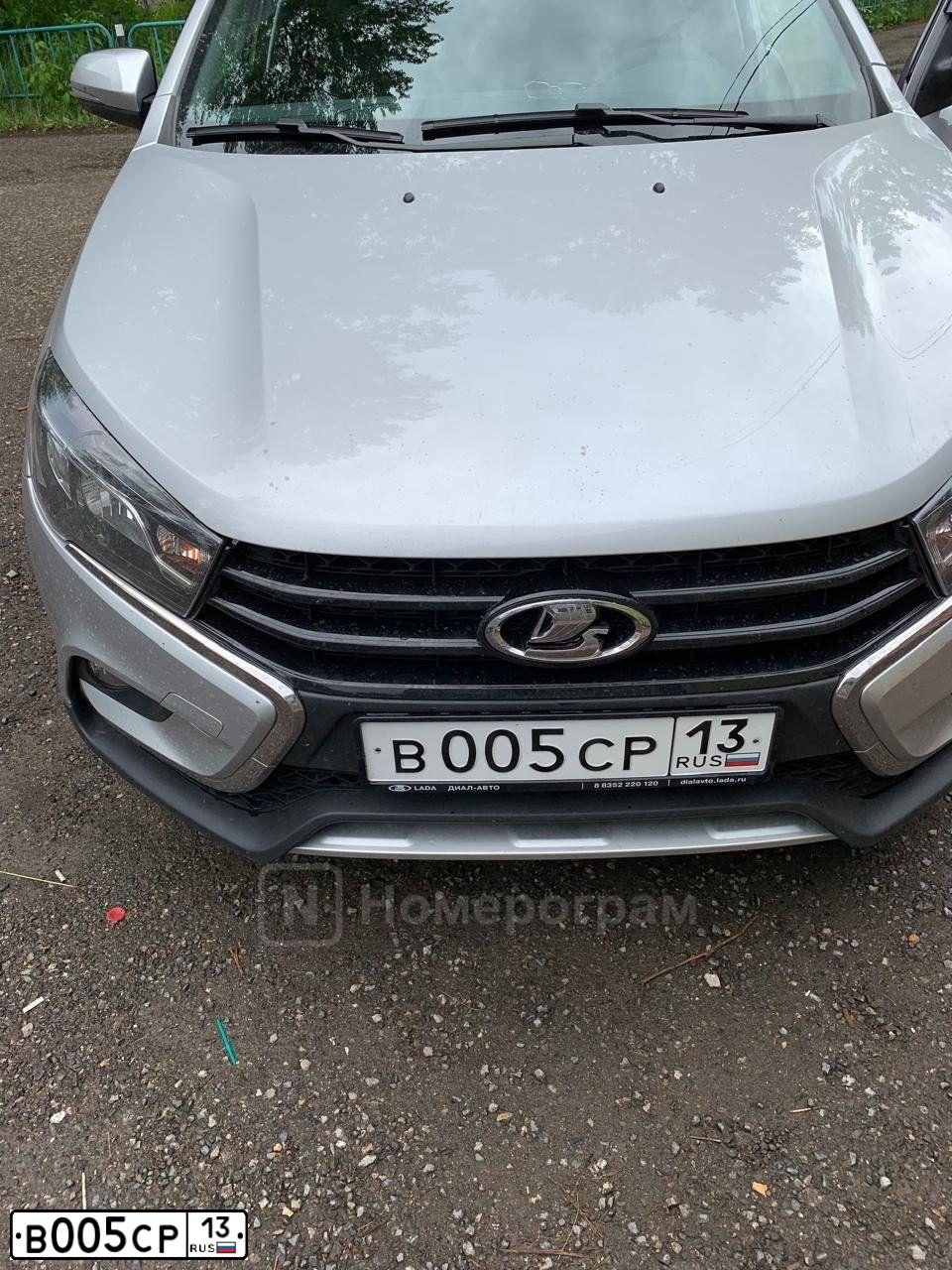 Фото автомобиля LADA VESTA, 2020 — госномер В005СР13. Цвет: СЕРЫЙ