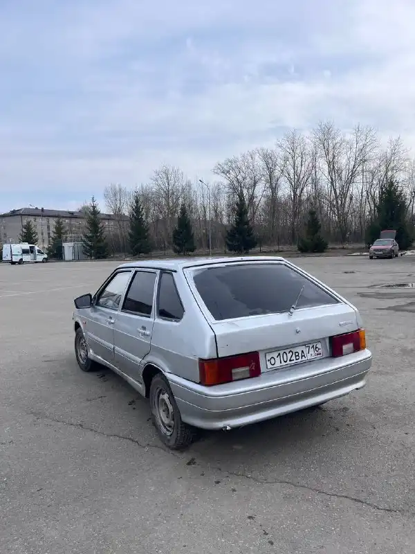 Фото автомобиля LADA 2114 SAMARA, 2007 — госномер О102ВА716. Цвет: СВЕТЛО-СЕРЕБРИСТЫЙ МЕТАЛЛ