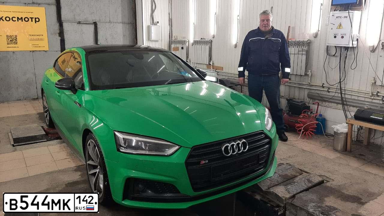 Фото автомобиля AUDI S5, 2019 — госномер А621РТ799. Цвет: СВЕТЛО-ЗЕЛЕНЫЙ