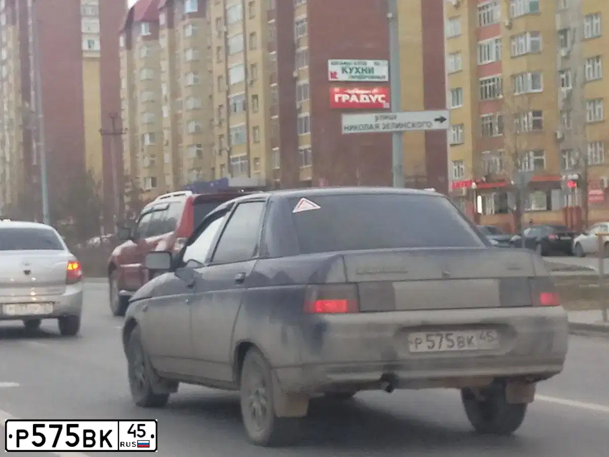 Фото автомобиля LADA 2110, 2002 — госномер Р575ВК45. Цвет: СЕРЕЬРИСТЫЙ ТЕМНО-ФИОЛЕТ