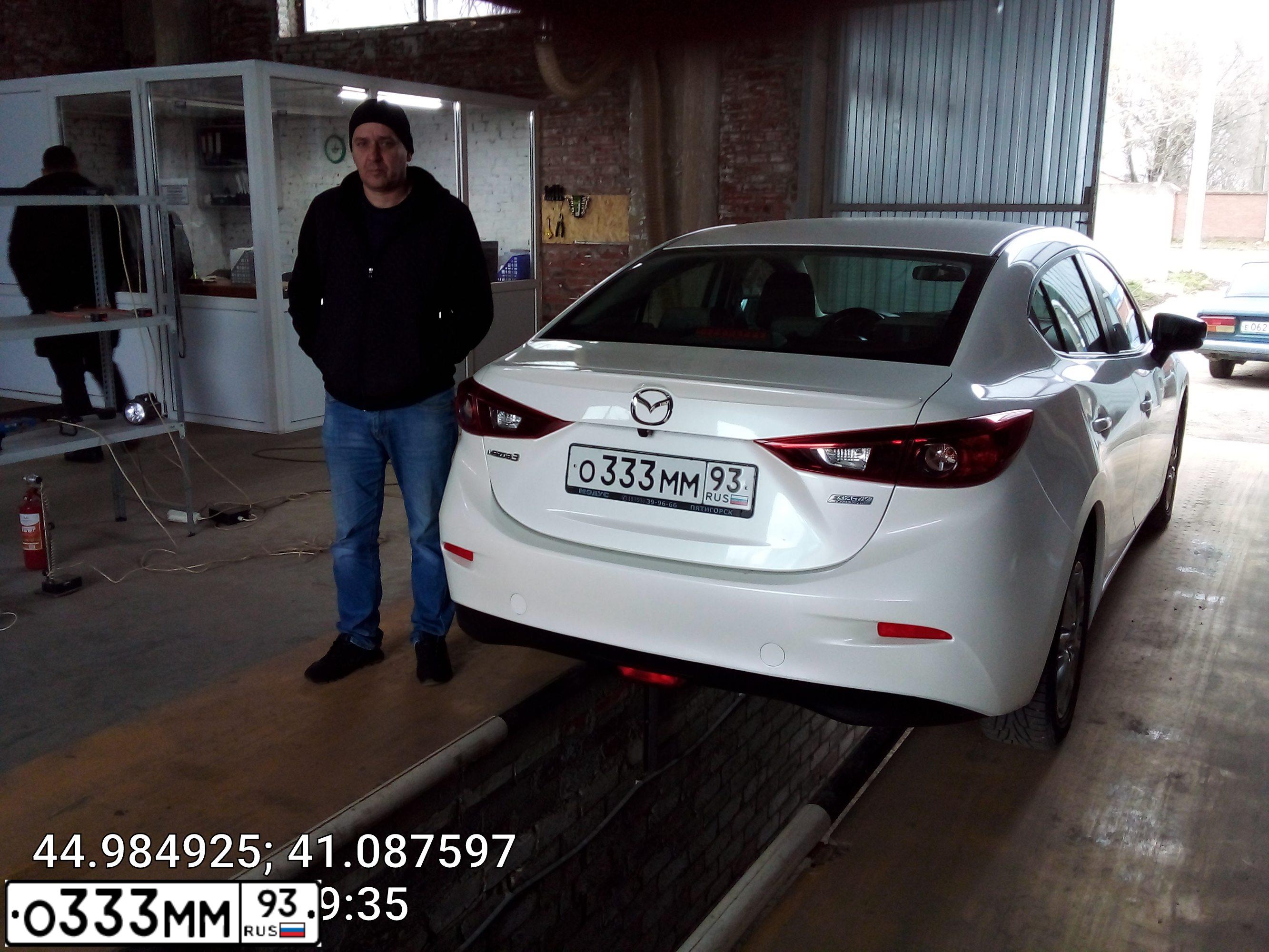 Фото автомобиля MAZDA 3, 2007 — госномер О333ММ93. Цвет: Красный