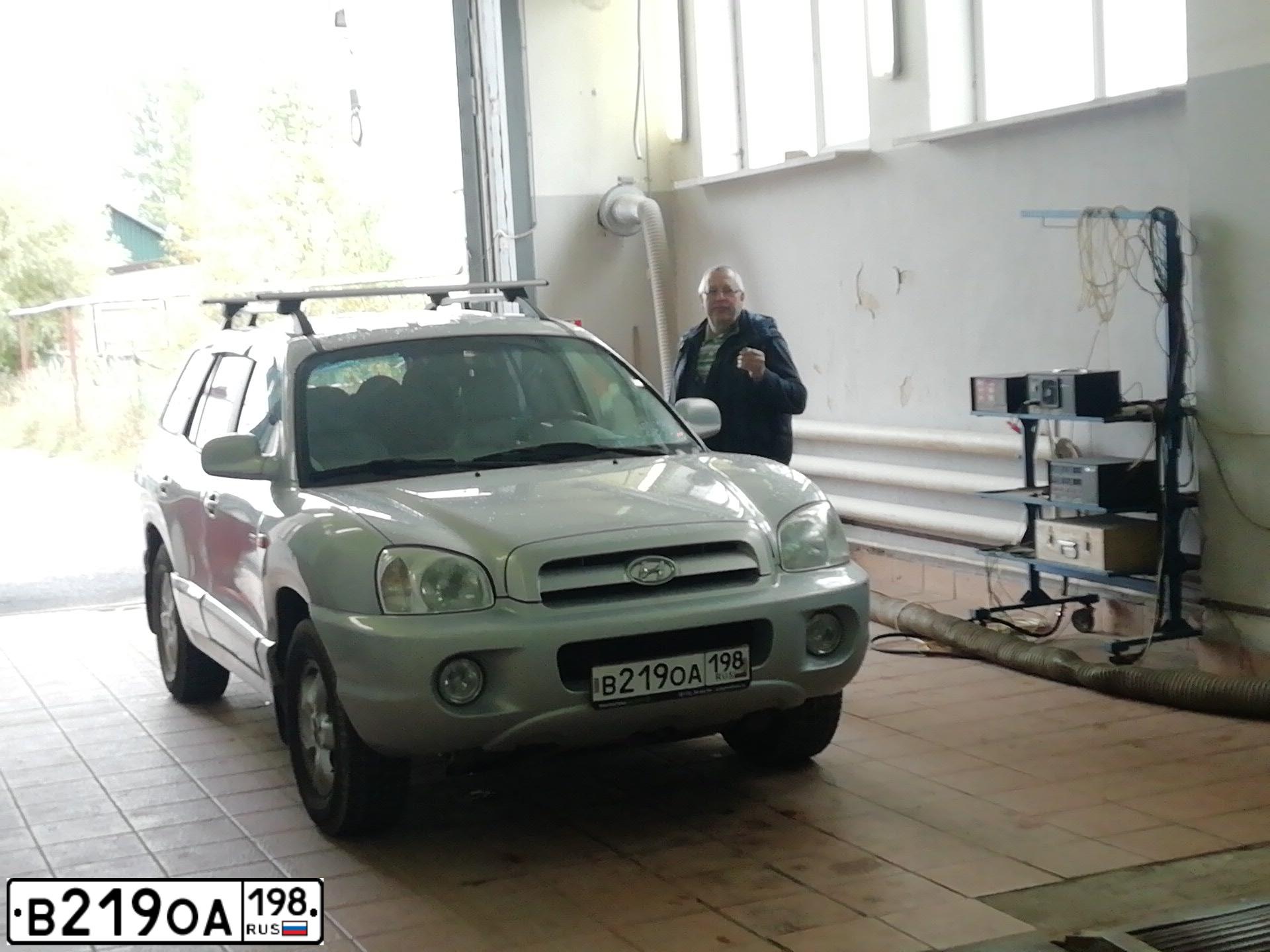 Фото автомобиля HYUNDAI SANTA FE, 2011 — госномер Т579СМ60. Цвет: СЕРЕБРИСТЫЙ