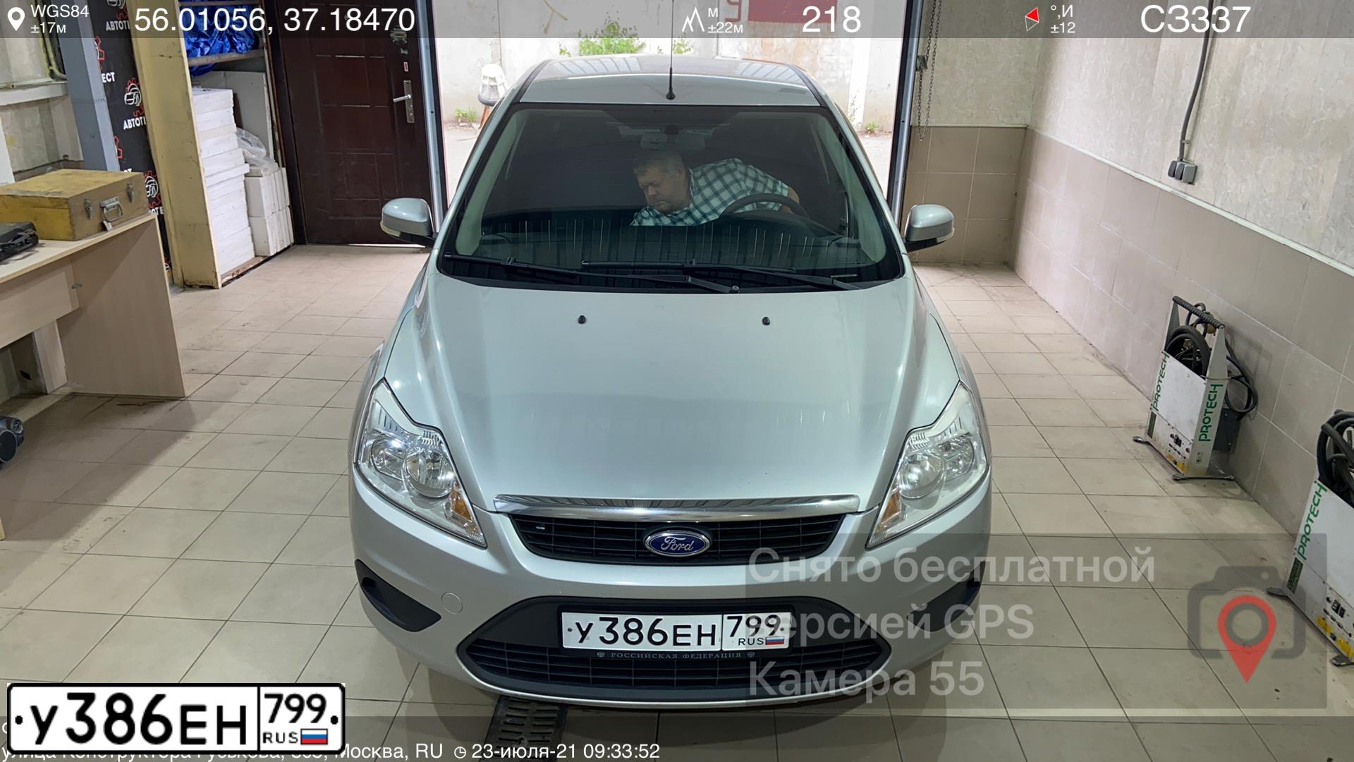 Фото автомобиля FORD FOCUS, 2010 — госномер У386ЕН799. Цвет: Серебристый