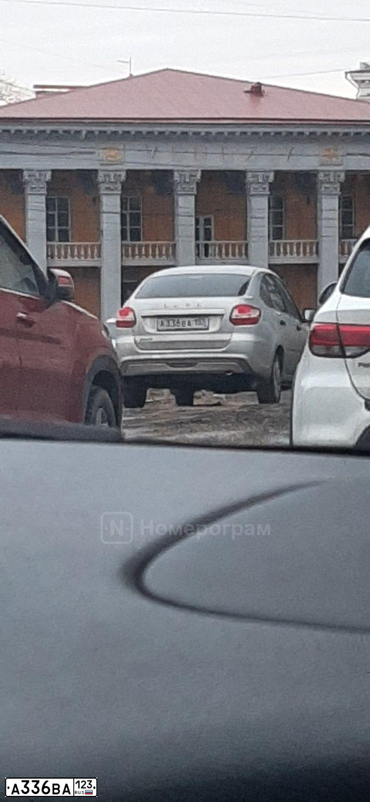 Фото автомобиля LADA 2109 SAMARA, 2002 — госномер Н560ОА97. Цвет: СВЕТЛО-СЕРЕБ МЕТАЛЛ