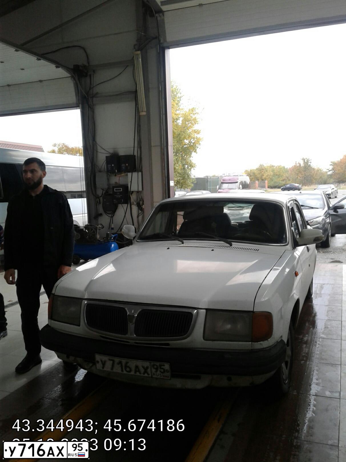 Фото автомобиля GAZ 3110 WOLGA, 2002 — госномер У716АХ95. Цвет: Белый