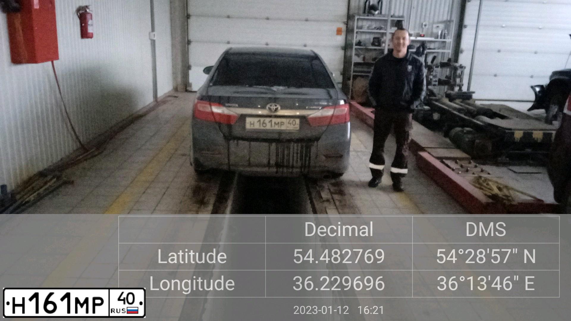 Фото автомобиля TOYOTA CAMRY, 2012 — госномер Н161МР40. Цвет: Темно-серый металлик