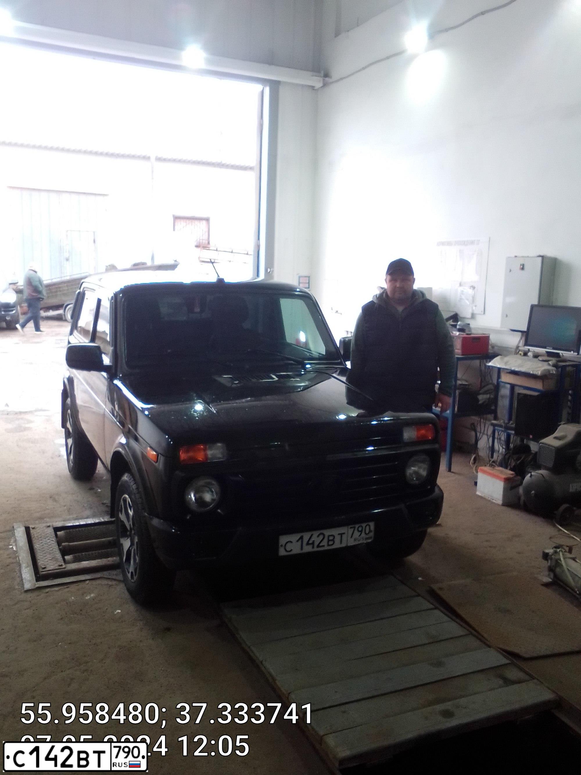 Фото автомобиля LADA NIVA, 2020 — госномер С895МЕ40. Цвет: ЧЕРНЫЙ
