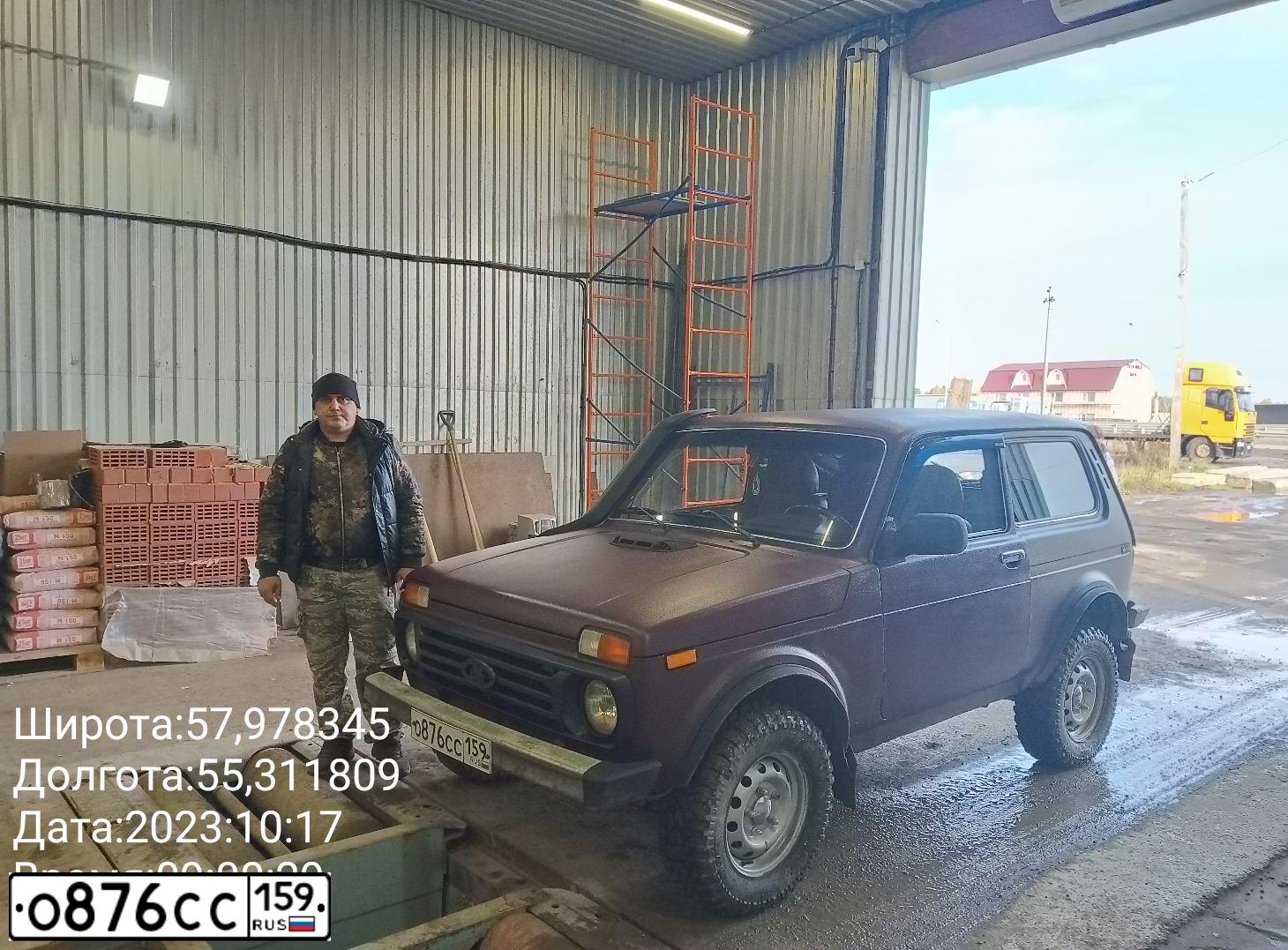 Фото автомобиля LADA 2121 NIVA, 2011 — госномер Е888УК159. Цвет: ТЕМНО-ВИШНЕВЫЙ