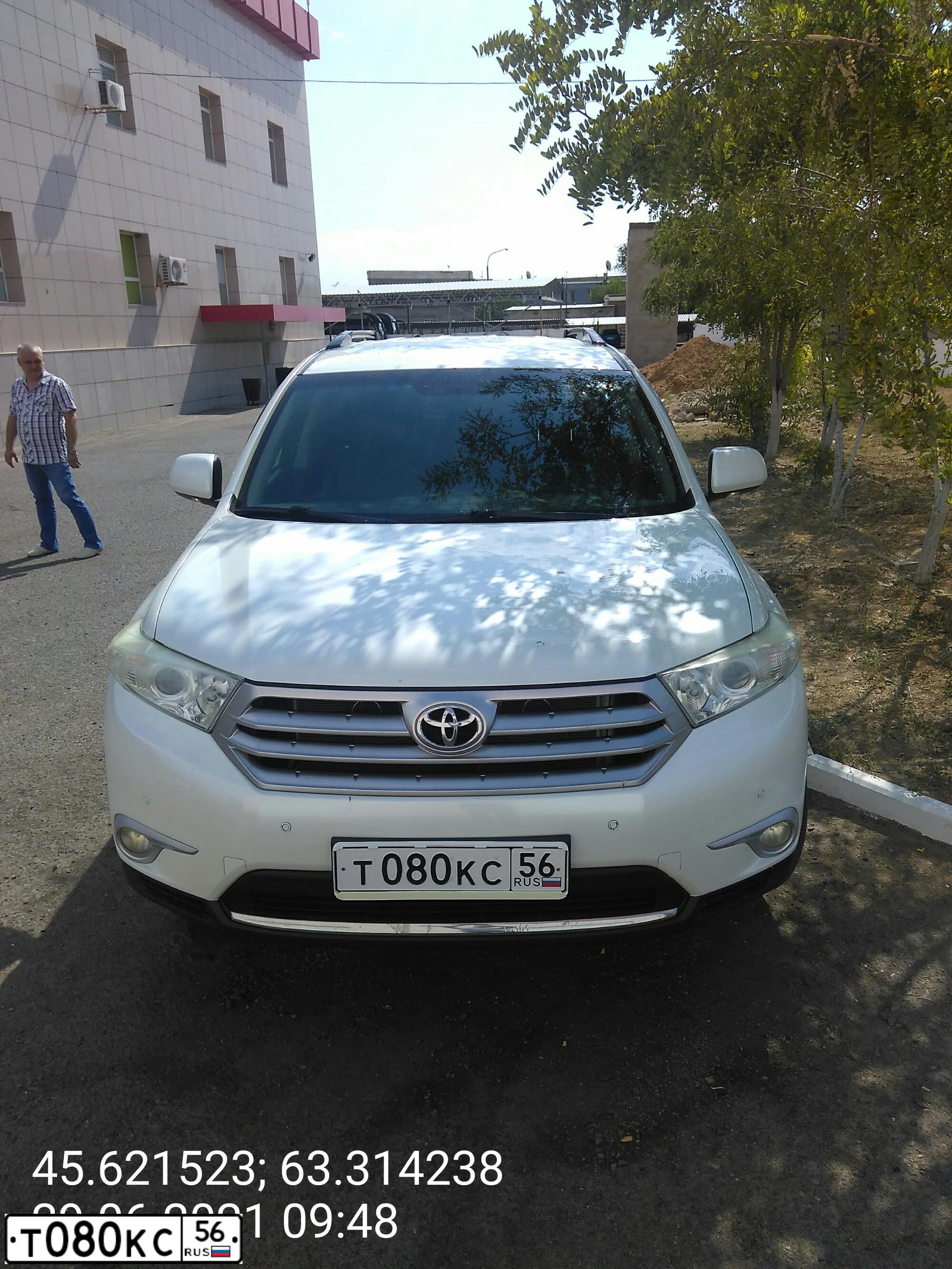 Фото автомобиля TOYOTA COROLLA, 2011 — госномер Е466ТР21. Цвет: СЕРЫЙ