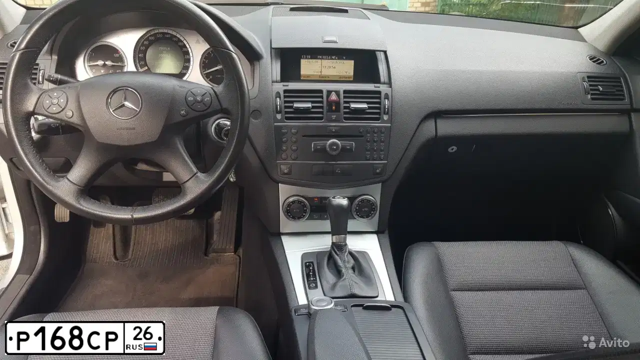 Фото автомобиля MERCEDES C-KLASSE, 2007 — госномер Р168СР26. Цвет: СЕРЕБРИСТЫЙ