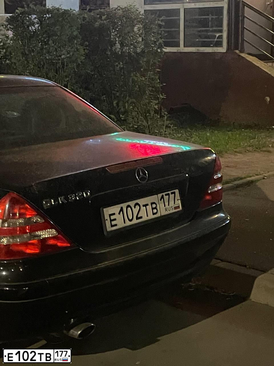 Фото автомобиля MERCEDES SLK-KLASSE, 2002 — госномер Е102ТВ177. Цвет: ЧЕРНЫЙ