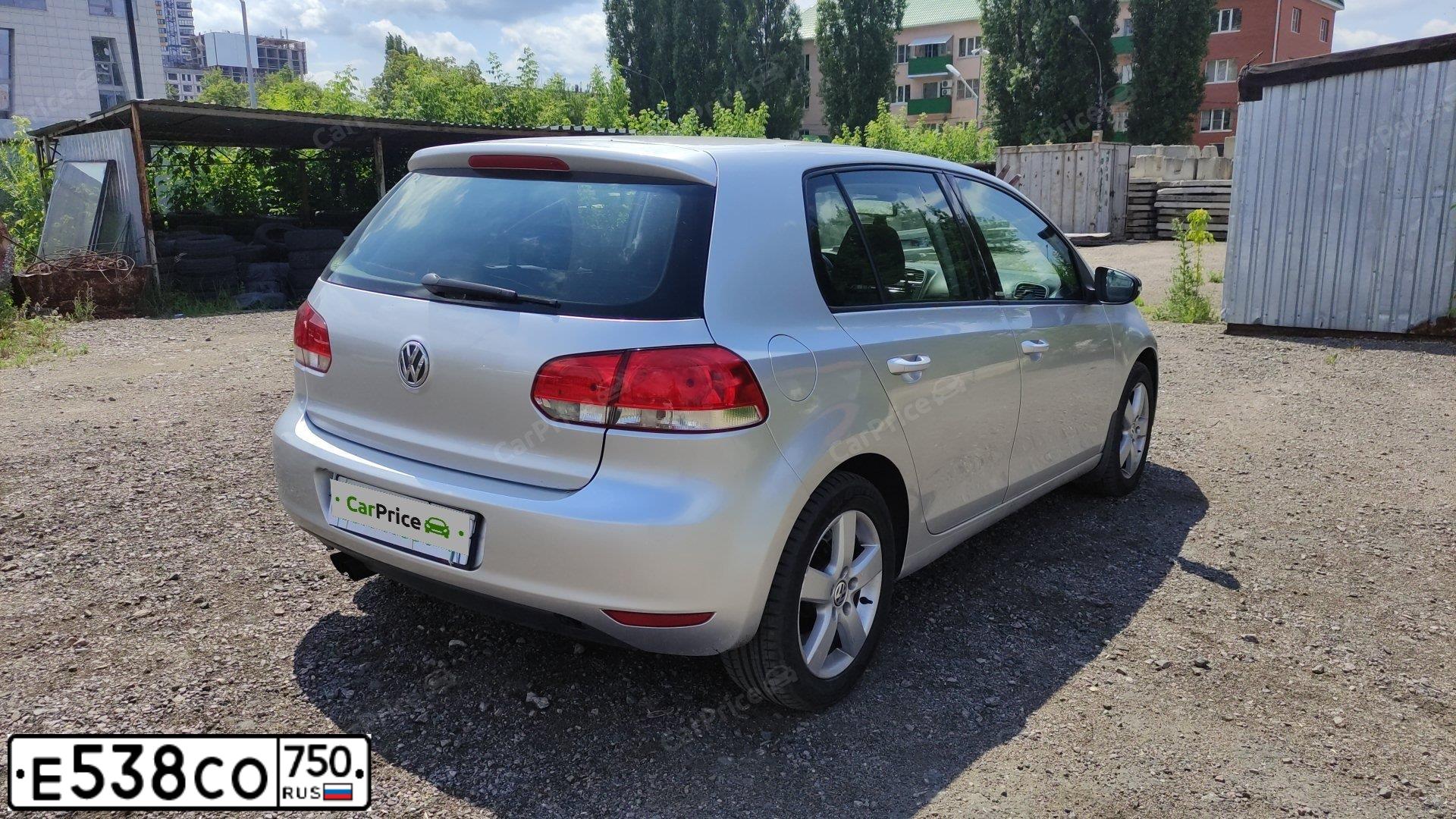 Фото автомобиля VOLKSWAGEN GOLF, 2011 — госномер У123МУ136. Цвет: Серебристый