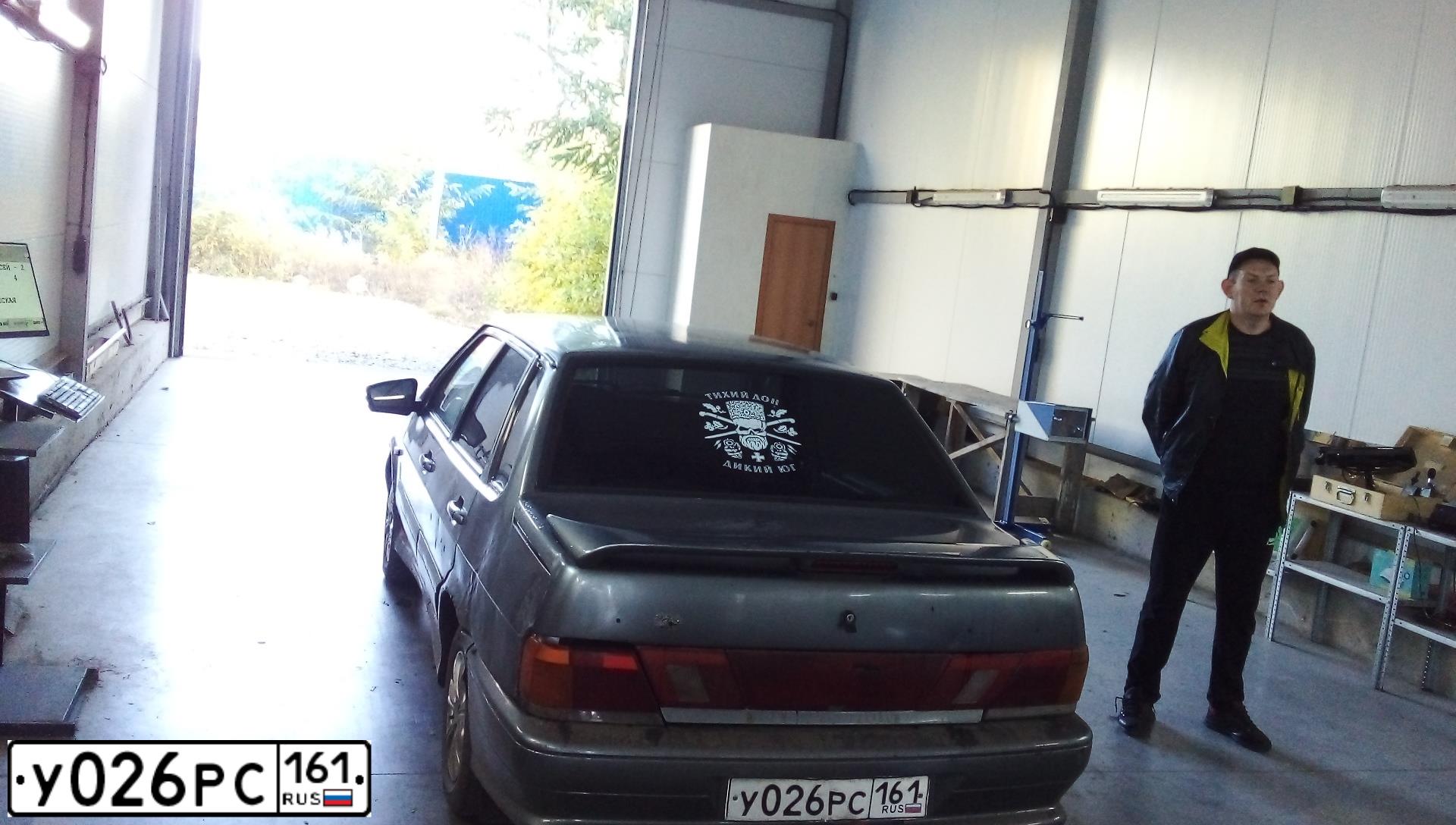 Фото автомобиля LADA 2115 SAMARA, 2006 — госномер У026РС161. Цвет: средний серо-зеленый металлик