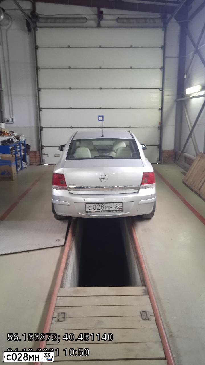 Фото автомобиля OPEL ASTRA, 2011 — госномер С028МН33. Цвет: СЕРЕБРИСТЫЙ
