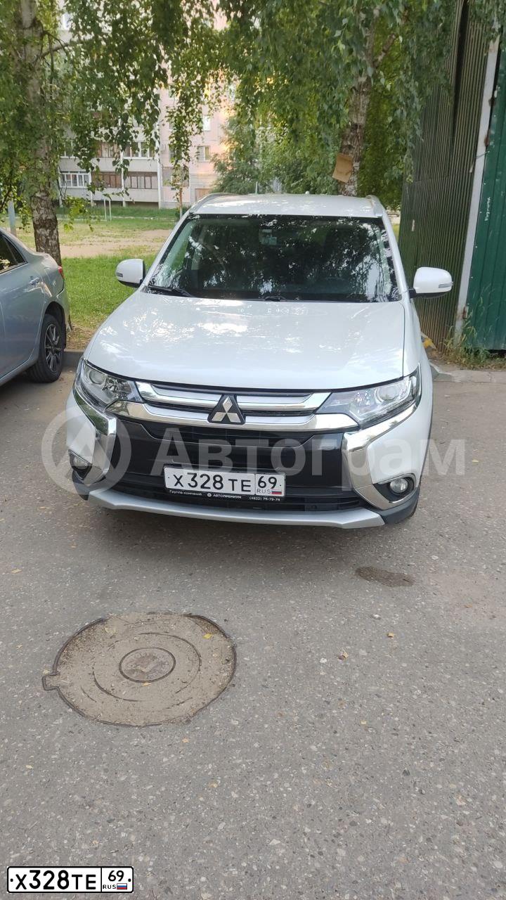Фото автомобиля MITSUBISHI OUTLANDER, 2017 — госномер К296АН799. Цвет: Белый