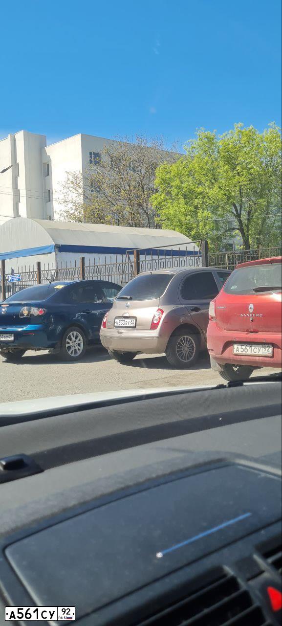 Фото автомобиля RENAULT SANDERO, 2014 — госномер А561СУ92. Цвет: Красный
