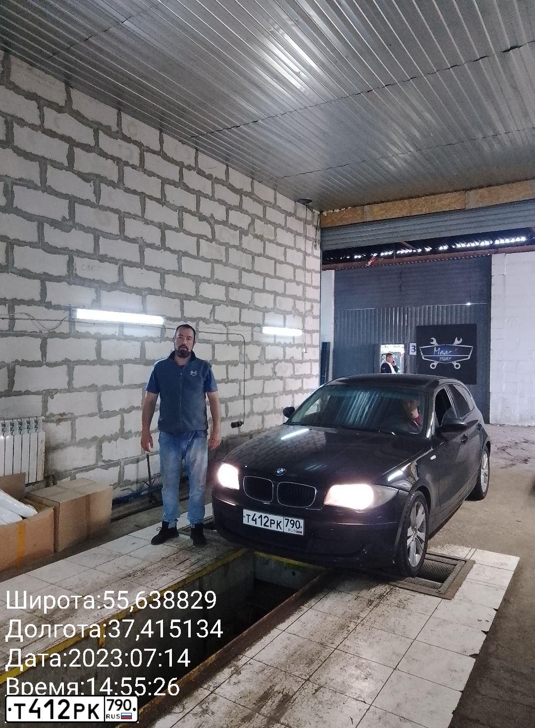 Фото автомобиля BMW SERIE 1, 2008 — госномер Т412РК790. Цвет: ЧЕРНЫЙ