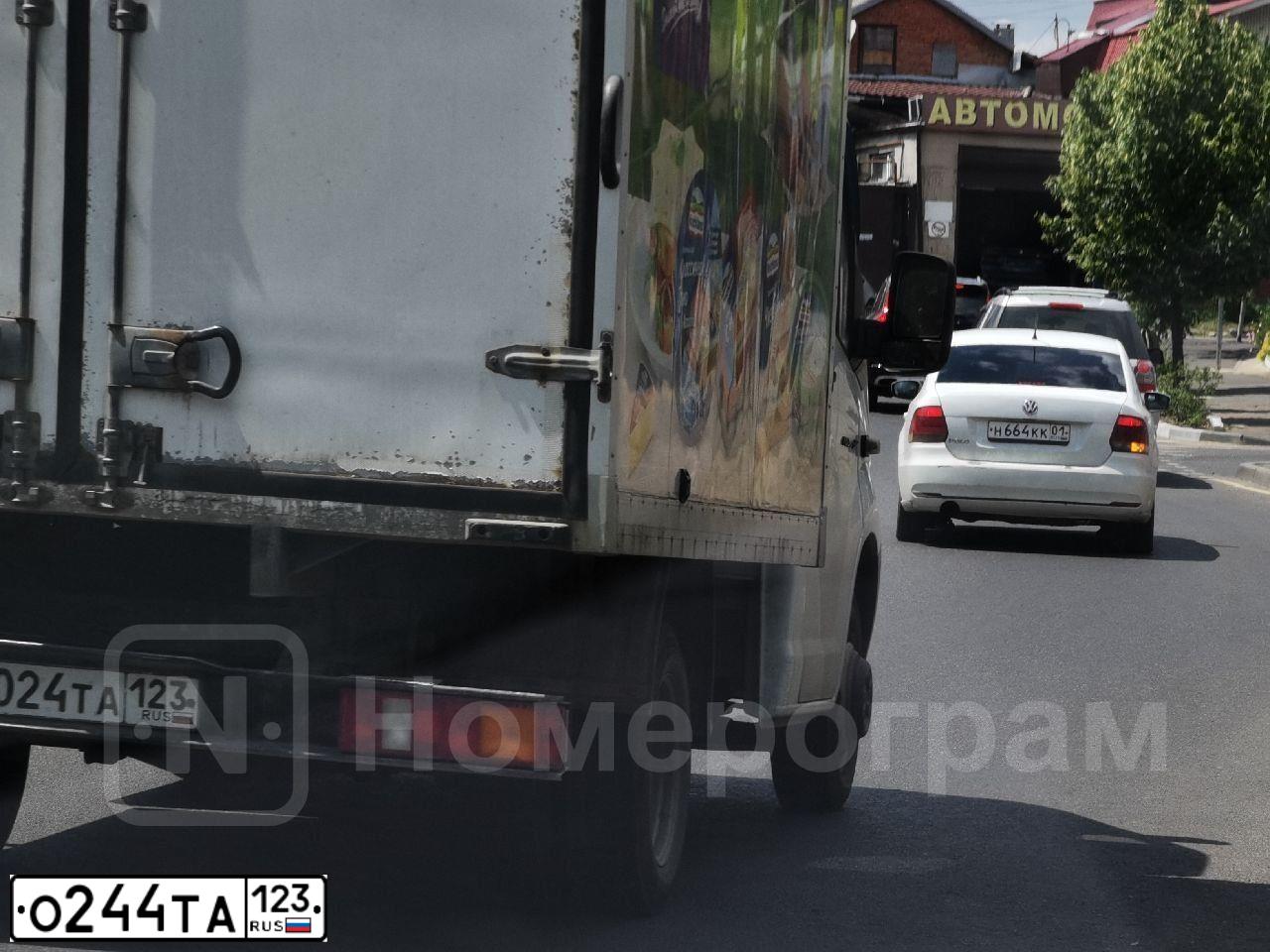 Фото автомобиля TOYOTA LANDCRUISER 200, 2016 — госномер У495УО750. Цвет: БЕЛЫЙ