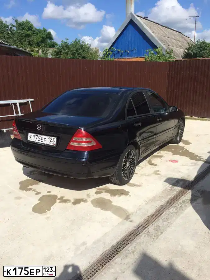 Фото автомобиля MERCEDES C-KLASSE, 2000 — госномер Х050НЕ123. Цвет: ЧЕРНЫЙ