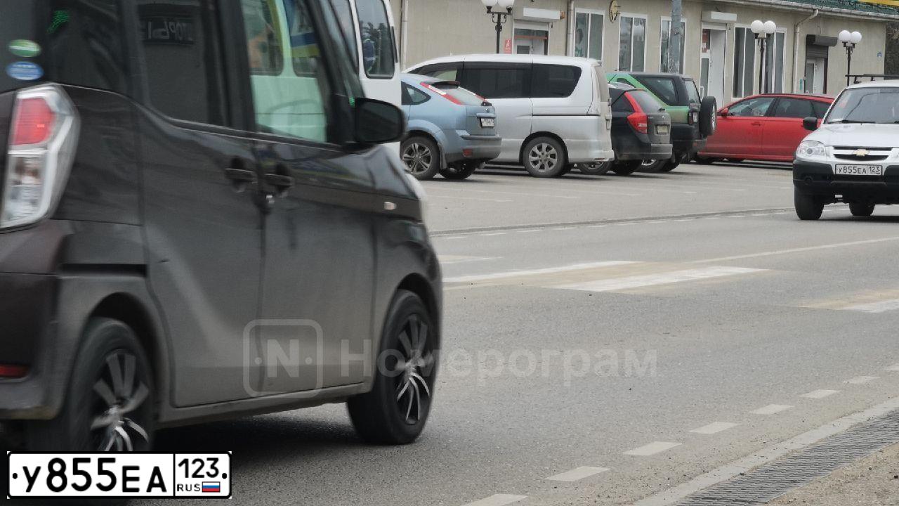 Фото автомобиля VOLVO S80, 2013 — госномер У330ОО178. Цвет: ЧЕРНЫЙ