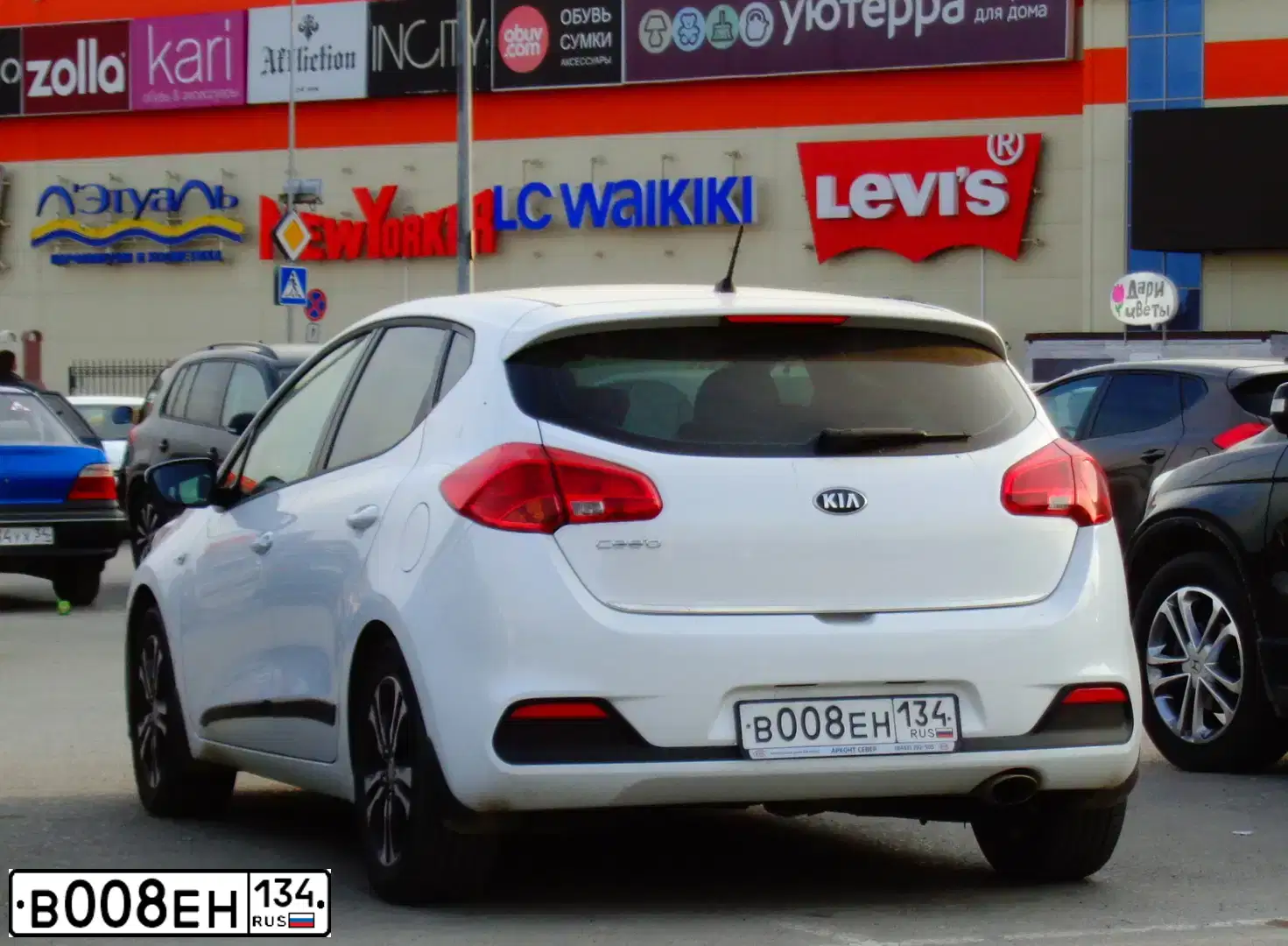 Фото автомобиля KIA CEE'D, 2014 — госномер В008ЕН134. Цвет: БЕЛЫЙ