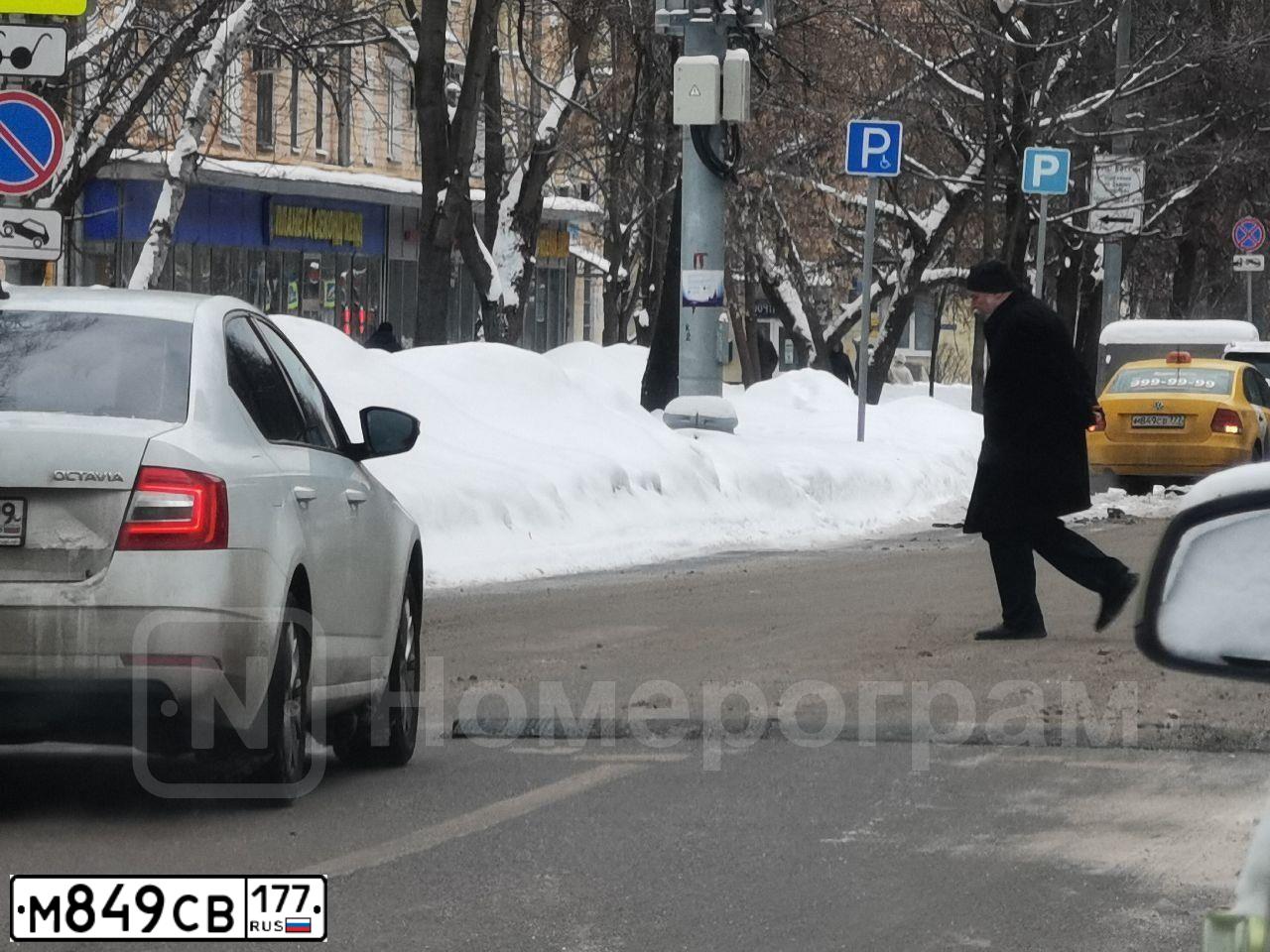 Фото автомобиля RENAULT LOGAN, 2007 — госномер Х208ТР76. Цвет: СЕРЫЙ