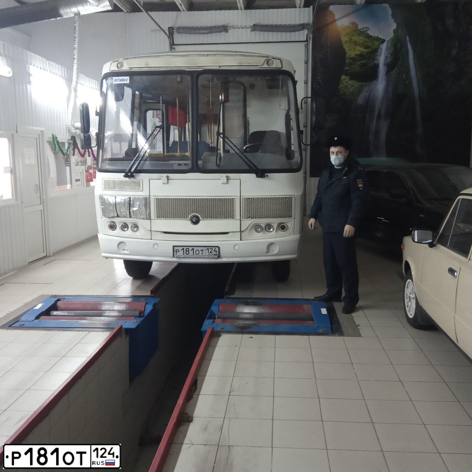 Фото автомобиля PAZ 3205, 2020 — госномер Р181ОТ124. Цвет: Белый
