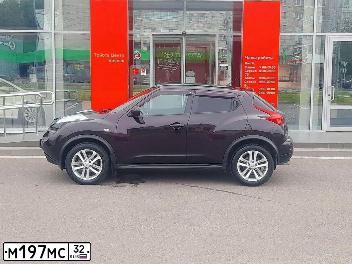 Фото автомобиля NISSAN JUKE, 2012 — госномер М197МС32. Цвет: ФИОЛЕТОВЫЙ