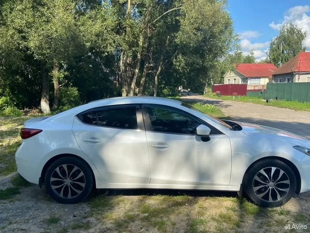 Фото автомобиля MAZDA 3, 2014 — госномер Х299УР31. Цвет: Белый