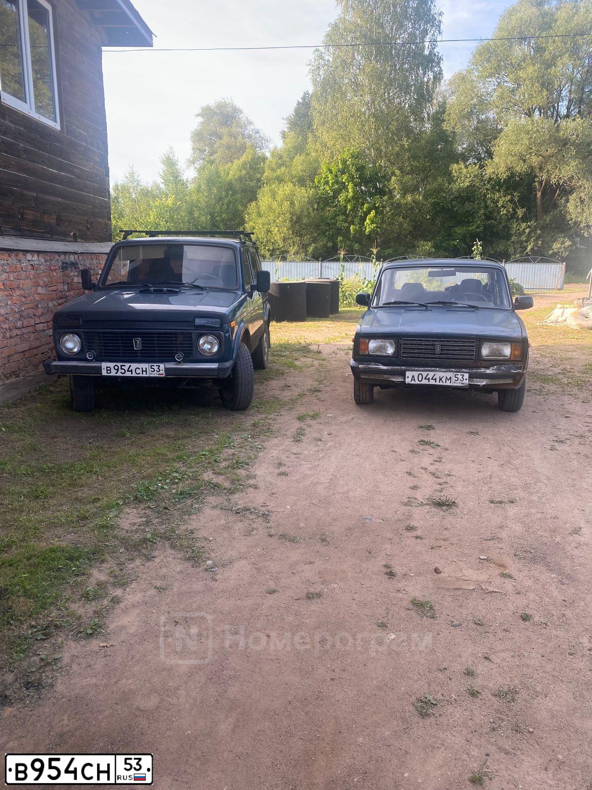 Фото автомобиля LADA 2121 NIVA, 2000 — госномер В954СН53. Цвет: сине-зеленый