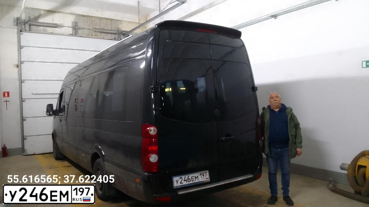 Фото автомобиля VOLKSWAGEN CRAFTER, 2008 — госномер У246ЕМ197. Цвет: ЧЕРНЫЙ