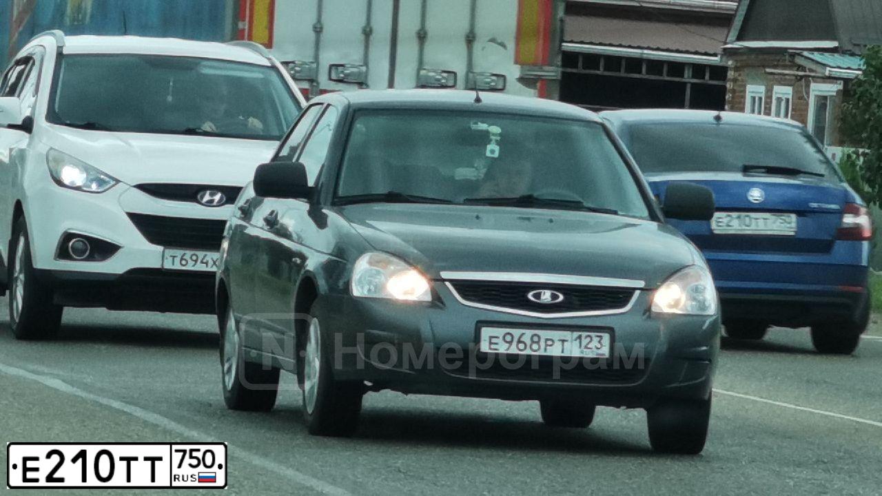 Фото автомобиля SKODA OCTAVIA, 2018 — госномер Е210ТТ750. Цвет: ЯРКО-СИНИЙ