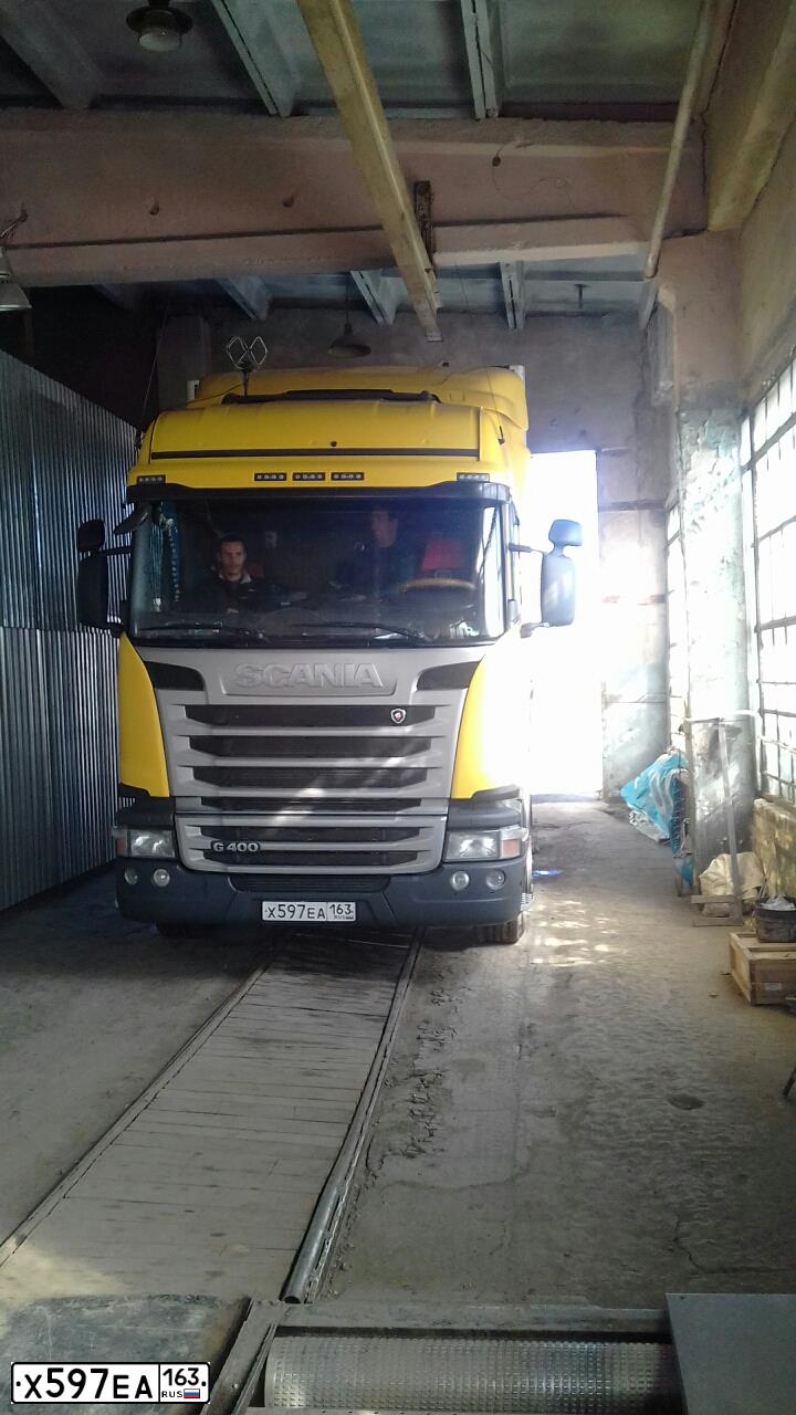 Фото автомобиля SCANIA SERIE G /4X2/, 2015 — госномер Х597ЕА163. Цвет: ЖЁЛТЫЙ