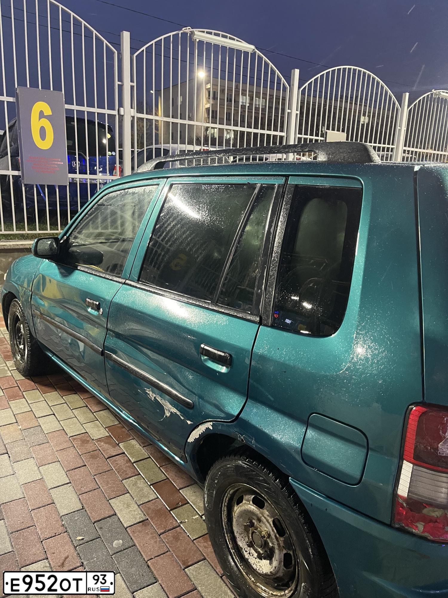 Фото автомобиля LADA 2107, 2004 — госномер Е952ОТ23. Цвет: БЕЛЫЙ