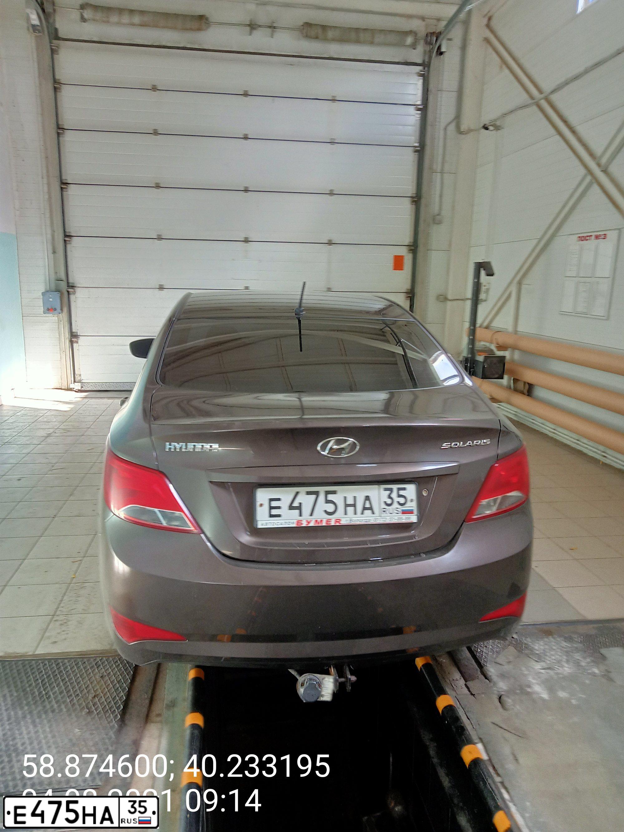Фото автомобиля HYUNDAI SOLARIS, 2014 — госномер Е475НА35. Цвет: КОРИЧНЕВЫЙ
