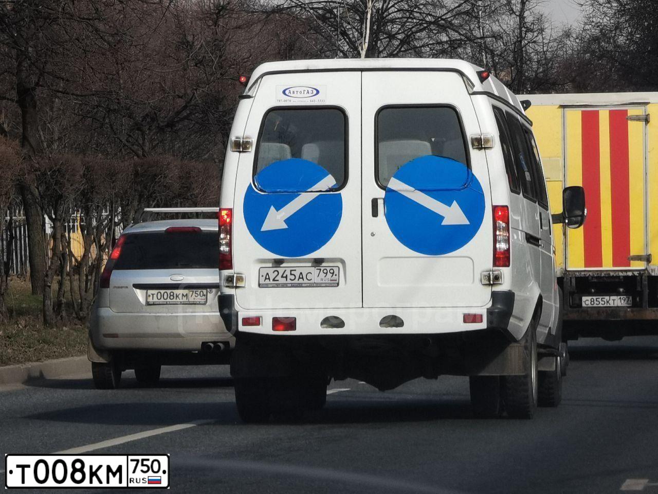 Фото автомобиля GAZ Z 2752 SOBOL, 2000 — госномер Т008КМ750. Цвет: Серый